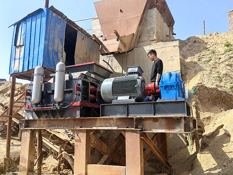 青石制砂難題多？對(duì)輥破碎機(jī)如何輕松應(yīng)對(duì)？